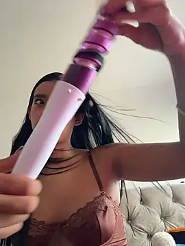 Snapshot of Laura_fernandezII chatting on 11/12/25, 07:24 Laura fernandezII online show from 11/12/25, 07:24