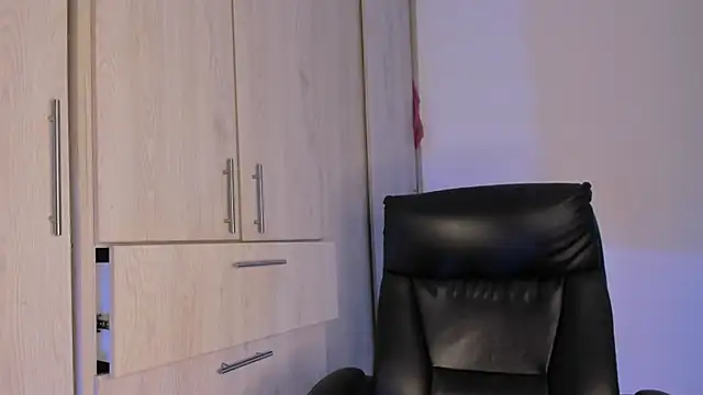 Snapshot of Laura_fernandezII chatting on 11/28/25, 08:33 Laura fernandezII online show from 11/28/25, 08:33