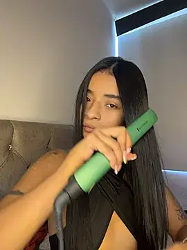 Snapshot of Laura_fernandezII chatting on 12/03/25, 07:01 Laura fernandezII online show from 12/03/25, 07:01