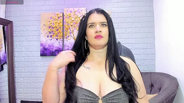 Snapshot of LenaRuiz_ chatting on 10/06/25, 12:02 LenaRuiz online show from 10/06/25, 12:02