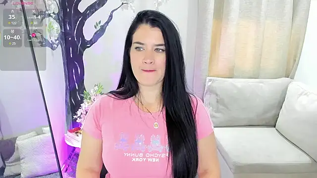 Snapshot of LenaRuiz_ chatting on 04/01/26, 01:41 LenaRuiz online show from 04/01/26, 01:41