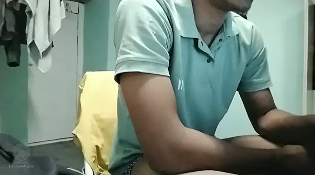 Snapshot of vicky0805 chatting on 02/10/25, 09:47 vicky0805 online show from 02/10/25, 09:47