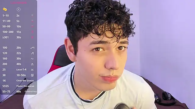 Snapshot of dani_2226 chatting on 10/16/25, 10:44 dani 2226 online show from 10/16/25, 10:44