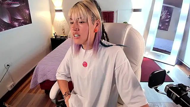  sharlotte777 online show from 12/05/24, 02:55