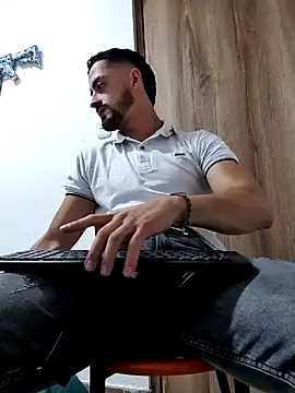 MAXIMUS MASTE3 online show from 02/01/25, 02:47