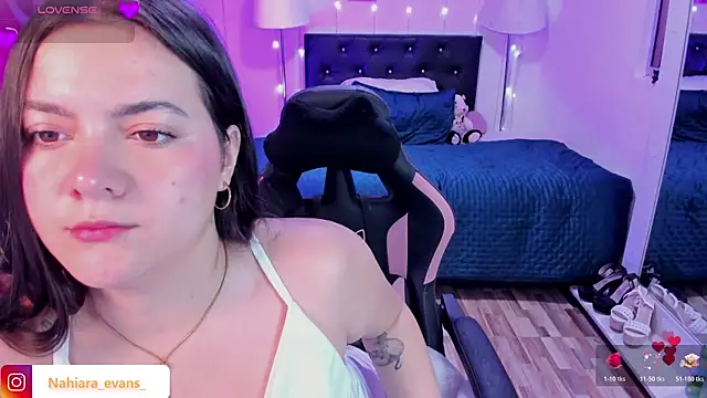 Snapshot of NahiaraEvans_ chatting on 11/12/25, 12:22 NahiaraEvans online show from 11/12/25, 12:22