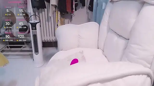 Snapshot of CN-Lily chatting on 11/11/25, 11:54 CN-Lily online show from 11/11/25, 11:54