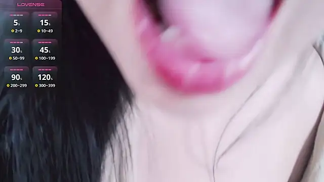 Snapshot of CN-Lily chatting on 11/24/25, 11:32 CN-Lily online show from 11/24/25, 11:32