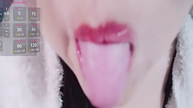 Snapshot of CN-Lily chatting on 12/14/25, 10:31 CN-Lily online show from 12/14/25, 10:31