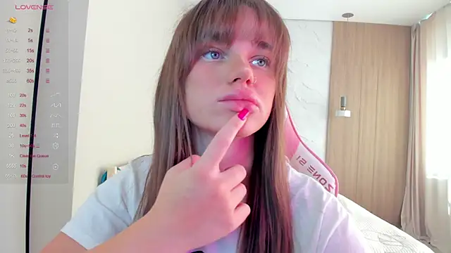 aesthetics  tease online show from 10/20/25, 03:18