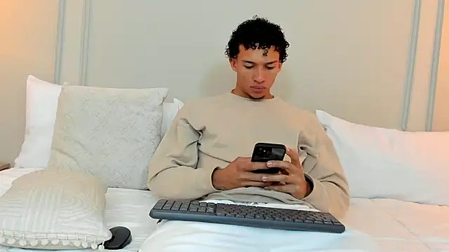 Dominick star online show from 12/12/24, 03:32