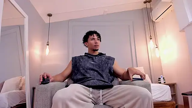 Snapshot of Dominick_star chatting on 09/19/25, 04:36 Dominick star online show from 09/19/25, 04:36