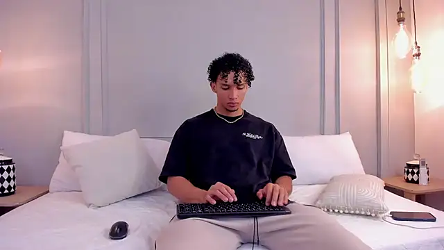 Snapshot of Dominick_star chatting on 09/21/25, 04:03 Dominick star online show from 09/21/25, 04:03