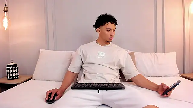 Snapshot of Dominick_star chatting on 12/16/25, 03:33 Dominick star online show from 12/16/25, 03:33