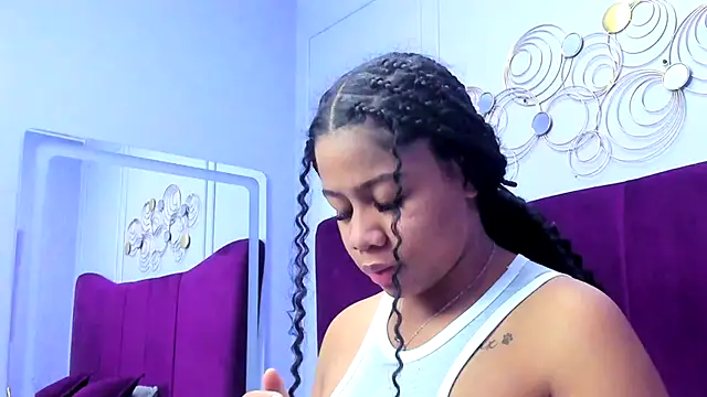 Snapshot of Sofi_Fox_ chatting on 09/16/25, 01:01 Sofi Fox  online show from 09/16/25, 01:01