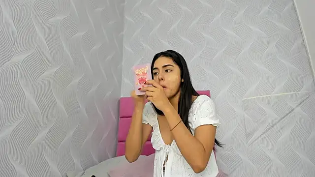 natalia aguirre1 online show from 12/28/24, 12:35