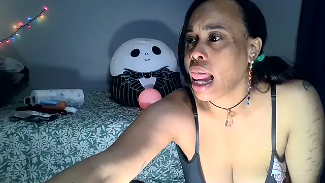 loveluna8 online show from 12/22/24, 10:47