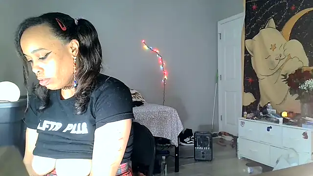 loveluna8 online show from 01/06/25, 05:49