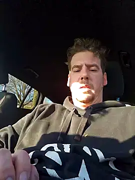 Snapshot of Titanhoott chatting on 12/27/24, 12:45 Titanhoott online show from 12/27/24, 12:45