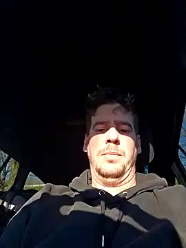 Snapshot of Titanhoott chatting on 12/28/24, 09:52 Titanhoott online show from 12/28/24, 09:52