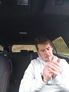 Snapshot of Titanhoott chatting on 01/04/25, 11:33 Titanhoott online show from 01/04/25, 11:33