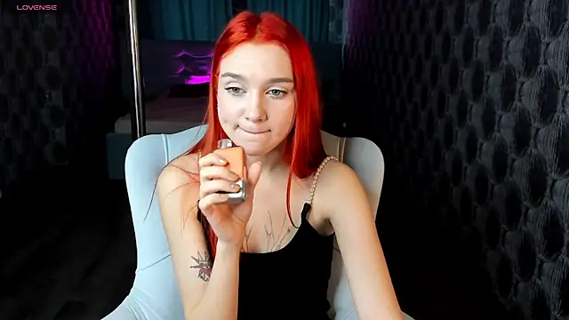 Lesi Moonie01 online show from 12/17/24, 08:23