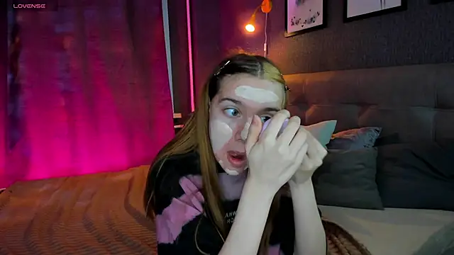 Lesi Moonie01 online show from 09/28/25, 07:47