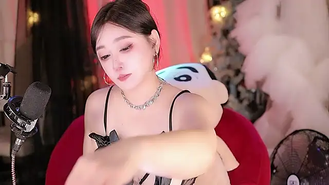 Snapshot of Missy_Nana21 chatting on 06/26/26, 04:00 Missy Nana21 online show from 06/26/26, 04:00