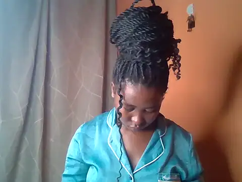 Snapshot of Moonfades chatting on 11/01/25, 06:59 Moonfades online show from 11/01/25, 06:59