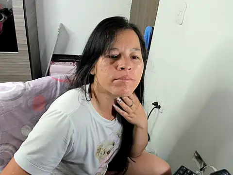 Snapshot of funny_girl_10 chatting on 05/16/26, 09:06 funny girl 10 online show from 05/16/26, 09:06