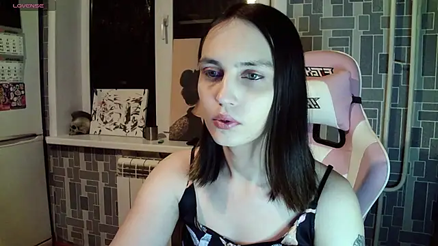 Snapshot of BlackHe4rts_ chatting on 12/14/24, 03:58 BlackHe4rts online show from 12/14/24, 03:58