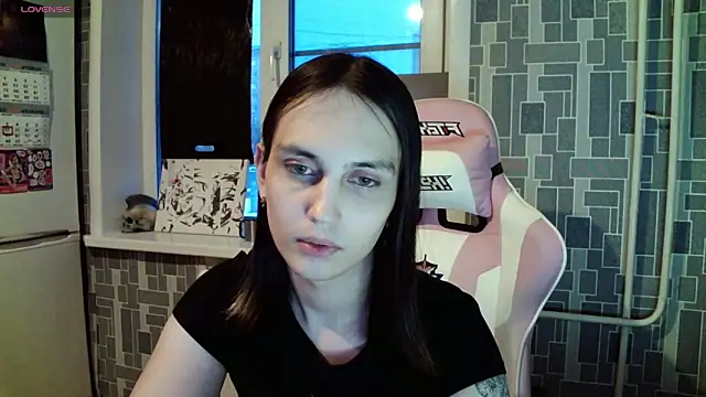 Snapshot of BlackHe4rts_ chatting on 12/15/24, 02:19 BlackHe4rts online show from 12/15/24, 02:19