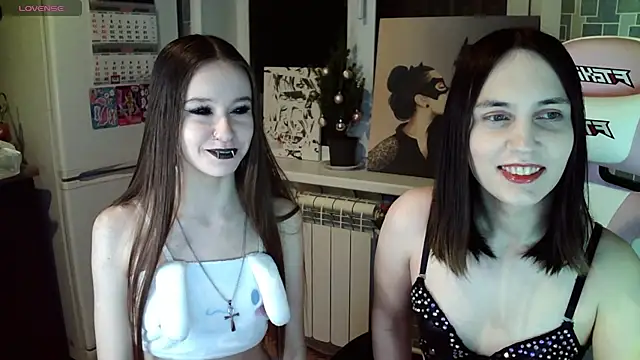 Snapshot of BlackHe4rts_ chatting on 12/27/24, 05:37 BlackHe4rts online show from 12/27/24, 05:37