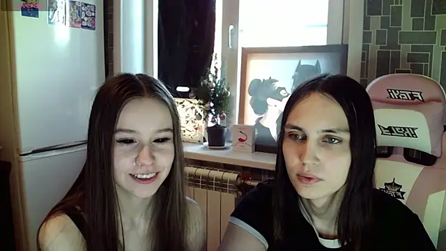 Snapshot of BlackHe4rts_ chatting on 01/13/25, 10:03 BlackHe4rts online show from 01/13/25, 10:03