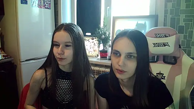 Snapshot of BlackHe4rts_ chatting on 02/08/25, 03:08 BlackHe4rts online show from 02/08/25, 03:08