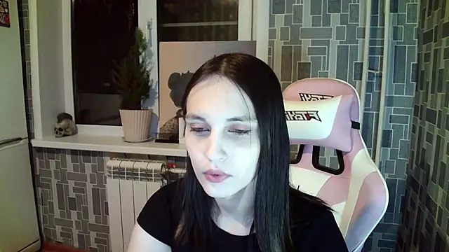 Snapshot of BlackHe4rts_ chatting on 03/18/25, 10:48 BlackHe4rts online show from 03/18/25, 10:48