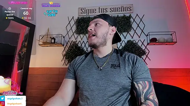 Snapshot of Angelgraham_1 chatting on 12/17/25, 05:08 Angelgraham 1 online show from 12/17/25, 05:08