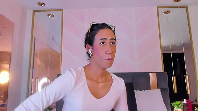 GabyPetit online show from 11/10/25, 08:08