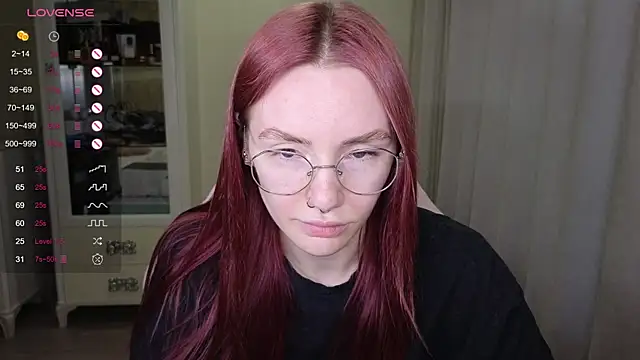 Snapshot of littlevildevil chatting on 09/30/25, 11:04 littlevildevil online show from 09/30/25, 11:04