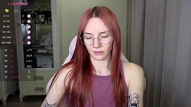 Snapshot of littlevildevil chatting on 10/25/25, 10:34 littlevildevil online show from 10/25/25, 10:34