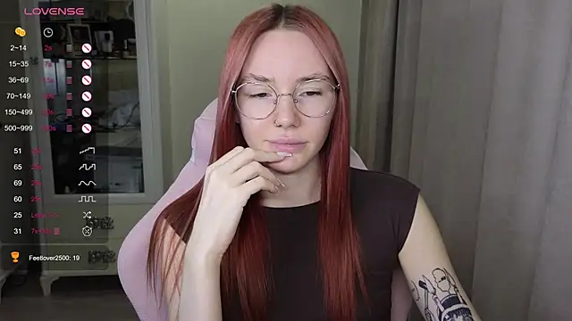 Snapshot of littlevildevil chatting on 10/31/25, 11:00 littlevildevil online show from 10/31/25, 11:00