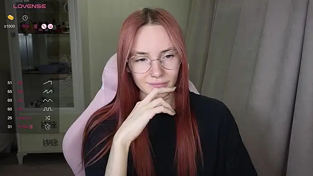 Snapshot of littlevildevil chatting on 11/08/25, 10:48 littlevildevil online show from 11/08/25, 10:48