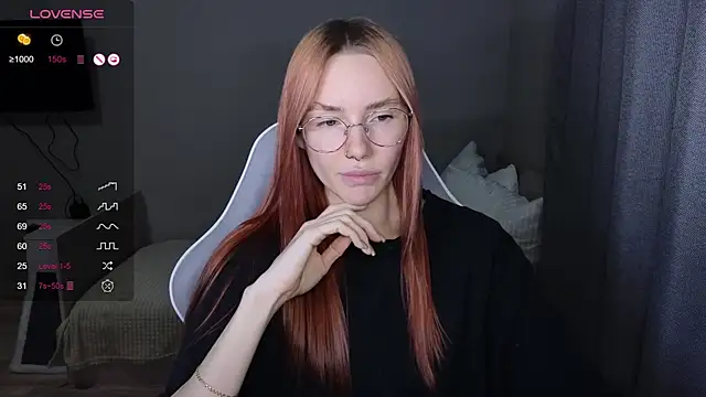 Snapshot of littlevildevil chatting on 12/02/25, 10:42 littlevildevil online show from 12/02/25, 10:42