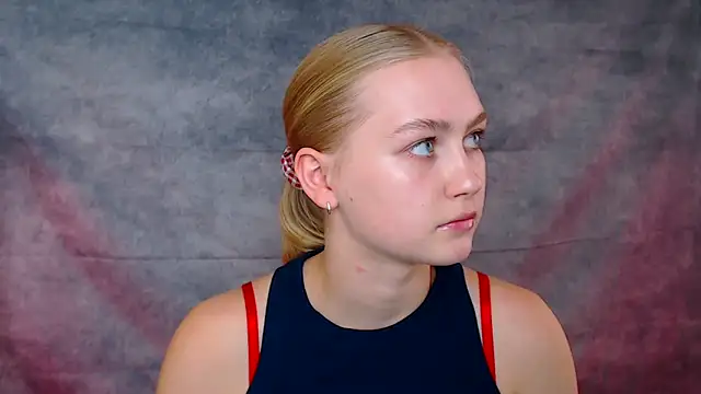 Snapshot of MademoiselleCl chatting on 09/18/25, 12:40 MademoiselleCl online show from 09/18/25, 12:40