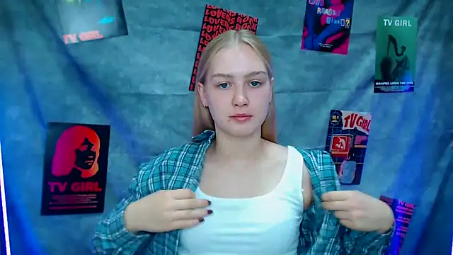 Snapshot of MademoiselleCl chatting on 09/22/25, 06:15 MademoiselleCl online show from 09/22/25, 06:15