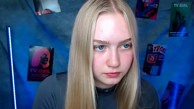 Snapshot of MademoiselleCl chatting on 10/03/25, 12:35 MademoiselleCl online show from 10/03/25, 12:35