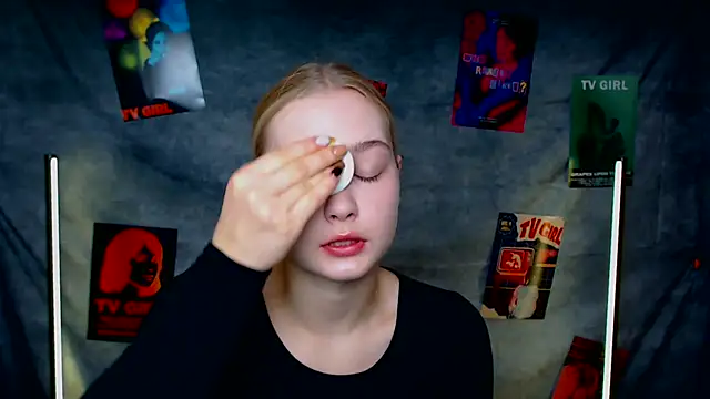 Snapshot of MademoiselleCl chatting on 10/05/25, 06:34 MademoiselleCl online show from 10/05/25, 06:34