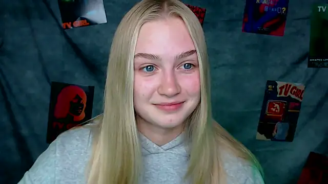 Snapshot of MademoiselleCl chatting on 10/07/25, 12:13 MademoiselleCl online show from 10/07/25, 12:13