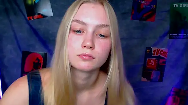 Snapshot of MademoiselleCl chatting on 10/15/25, 12:05 MademoiselleCl online show from 10/15/25, 12:05