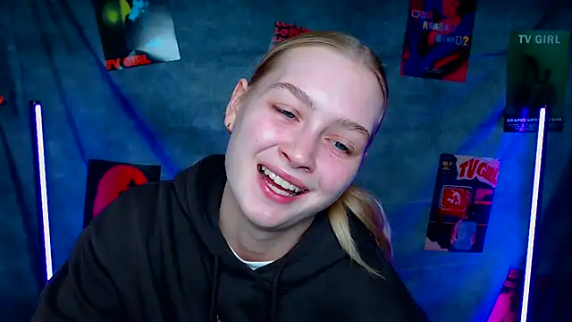 Snapshot of MademoiselleCl chatting on 10/16/25, 12:17 MademoiselleCl online show from 10/16/25, 12:17